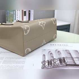 LV Артикул： M45779 Сумка Onthego Small Tote в цвете слоновой кос