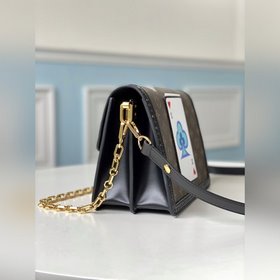 LV Средняя сумка Dauphine Артикул： M57448 В начале весны 2021 г