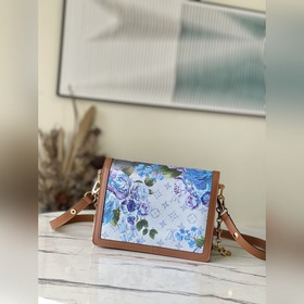 Средняя сумка LV Артикул： M21266 Эта сумка среднего размера изг
