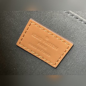 Средняя сумка LV Артикул： M21266 Эта сумка среднего размера изг