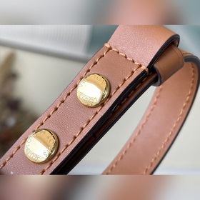 Средняя сумка LV Артикул： M21266 Эта сумка среднего размера изг
