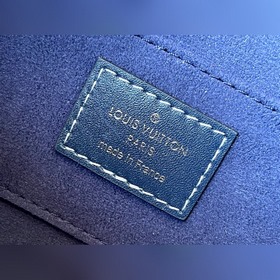 LV Dauphine Маленькая сумка Артикул： M59716 Эта модель Dauphine