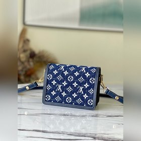 LV Dauphine Маленькая сумка Артикул： M59716 Эта модель Dauphine