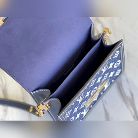 LV Dauphine Маленькая сумка Артикул： M59716 Эта модель Dauphine