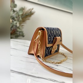 Средняя сумка LV Dauphine Артикул： M57499 Средняя сумка Dauphin