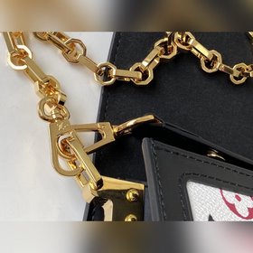 LV Модель M44391 Покерная серия Дафни Почтальон Белый Серия Crui