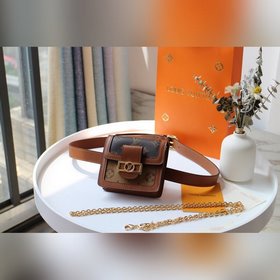 LV Модель M68621 Поясная сумка DAUPHINE BB представляет собой ми