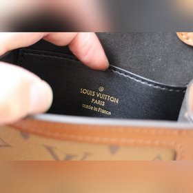 LV Модель M68621 Поясная сумка DAUPHINE BB представляет собой ми