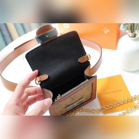 LV Модель M68621 Поясная сумка DAUPHINE BB представляет собой ми