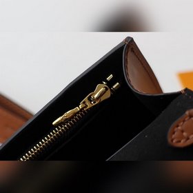 LV Модель M68621 Поясная сумка DAUPHINE BB представляет собой ми