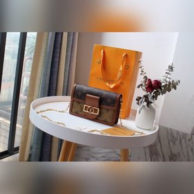 LV &nbsp;DAUPHINE сумка на цепочке Модель M68746 Эта сумка Da