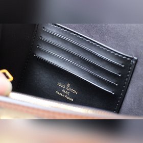 LV &nbsp;DAUPHINE сумка на цепочке Модель M68746 Эта сумка Da