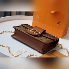 LV &nbsp;DAUPHINE сумка на цепочке Модель M68746 Эта сумка Da
