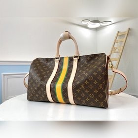 LV P00208 Keepall — классическая сумка из серии дорожных сумок. С