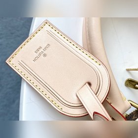 LV P00208 Keepall — классическая сумка из серии дорожных сумок. С