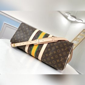 LV P00208 Keepall — классическая сумка из серии дорожных сумок. С