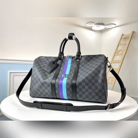 LV P00761 Эта классическая сумка Keepall 45 изготовлена из ткани