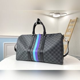 LV P00761 Эта классическая сумка Keepall 45 изготовлена из ткани 