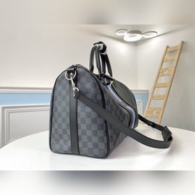 LV P00761 Эта классическая сумка Keepall 45 изготовлена из ткани 
