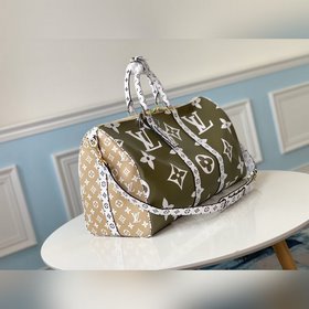 LV модель M44590 придает свежий и энергичный вид классической сум