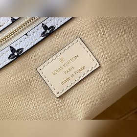 LV модель M44590 придает свежий и энергичный вид классической сум