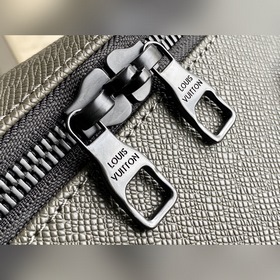LV Артикул： M30483 Вирджил Абло привнесовременный дух в классич