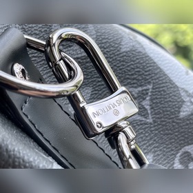 LV Артикул： M40567 Серебристые полоски (с плечевым ремнем) — это