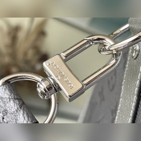 LV Артикул： M53766 Серебристая классическая мягкая дорожная сумк