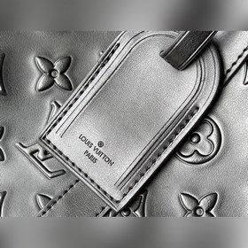 LV Артикул： M57963 Черная дорожная сумка с классическим тисненым