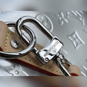 LV Артикул： M58758 Дорожная сумка Monogram Vernis из кожи с мета