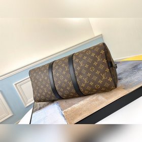 LV Модель M56711 Эта сумка выполнена в классическом дизайне, кото
