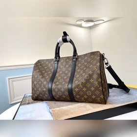 LV Модель M56711 Эта сумка выполнена в классическом дизайне, кото