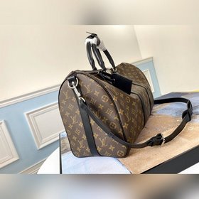 LV Модель M56711 Эта сумка выполнена в классическом дизайне, кото