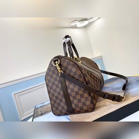 LV модель N41428, выпущенная в 1924 году, является предшественниц