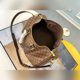LV модель N41428, выпущенная в 1924 году, является предшественниц