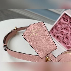 LV Модель M44069 Знаковые особенности дизайна Уникальная форма и 