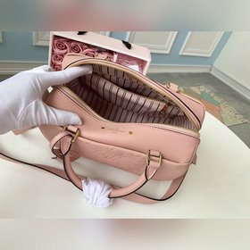 LV Модель M44069 Знаковые особенности дизайна Уникальная форма и 