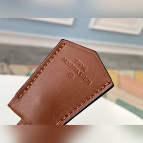 LV Модель M44736 Знаковые особенности дизайна Уникальная форма и 
