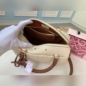 LV Модель M44736 Знаковые особенности дизайна Уникальная форма и 