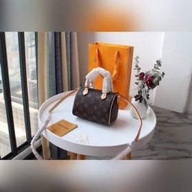 Подушка LV Размеры： 16,0 x 12,5 x 10,0 см (Длина x Высота x Шири