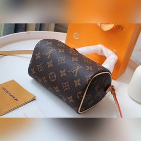 Подушка LV Размеры： 16,0 x 12,5 x 10,0 см (Длина x Высота x Шири