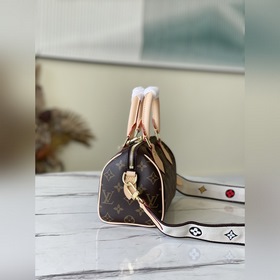 LV Артикул： M41114 Черный Чехол для подушки Новая коллекция осен