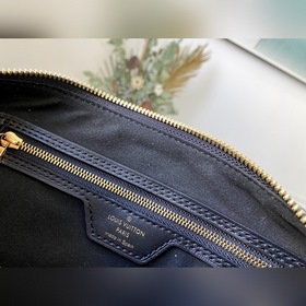 LV Новый номер модели： M57466 Белый Николя Гескьер вдохновляется