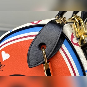 LV Новый номер модели： M57466 Белый Николя Гескьер вдохновляется