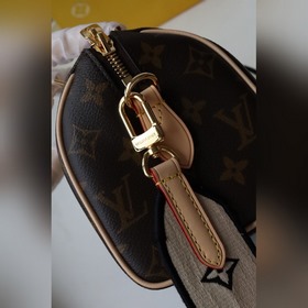 LV Артикул： M41114 Абрикосовый Подушка-сумка Новинка осень-зима 