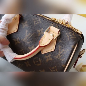 LV Артикул： M41114 Розовый Новая модель подушки-сумки из коллек