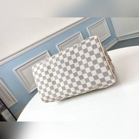LV подушка с блестящими металлическими деталями из латуни Тканева