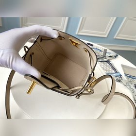 LV Модель M68709 Абрикосовый Nano Lockme Bucket Сумка Изготовлена
