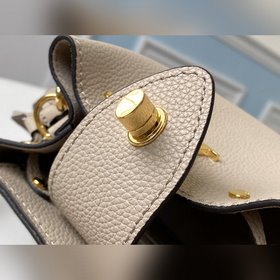 LV Модель M68709 Абрикосовый Nano Lockme Bucket Сумка Изготовлена
