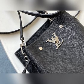 LV Модель M68709 Черная сумка Nano Lockme Bucket Изготовлена из м
